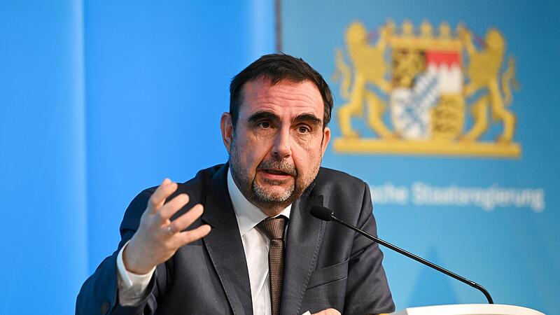 Gesundheitsminister Klaus Holetschek (CSU) bei der Pressekonferenz nach der Sitzung des bayerischen Kabinetts.