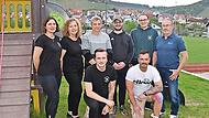 Erleichtert zeigt sich die neue Vereinsleitung des SV Ramsthal: (hinten von links) Schatzmeisterin Carolin Sittler, Vorsitzende Anja Langbroek, Vorsitzender Udo Schaub, Schriftführer Selim Neder, Beisitzer Tim Söder und Beisitzer Edwin Metzler, (v...