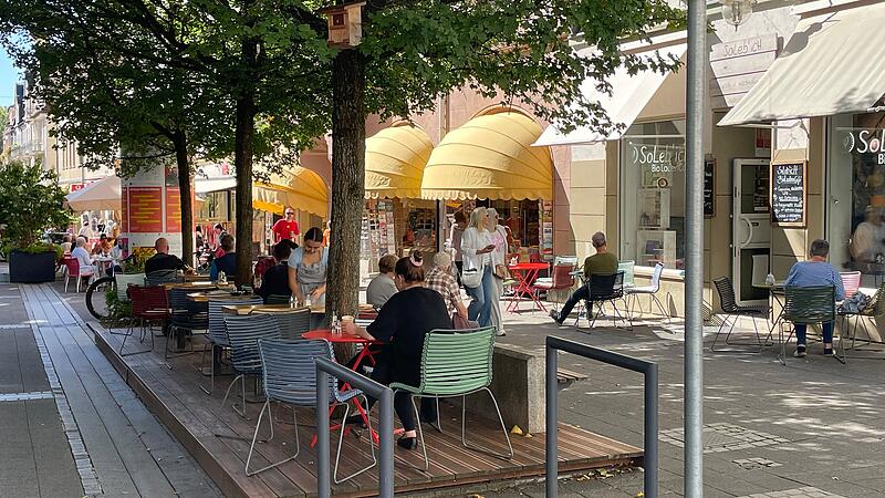 Cafébetrieb in der Innenstadt von Bad Kissingen Cafébetrieb in der Innenstadt von Bad Kissingen