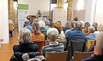 Klaus-Dieter Preis bei seinem Vortrag.