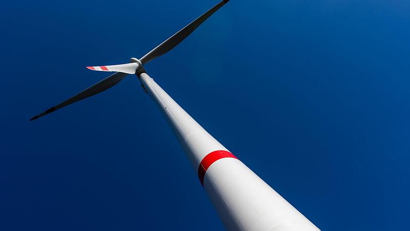 Wind aus dem Wald: Die Lockerung der 10H-Regel könnte Gewinnung regenerativer Energie in Bayerns Staatsforsten einen Schub geben. Wind aus dem Wald: Die Lockerung der 10H-Regel könnte Gewinnung regenerativer Energie in Bayerns Staatsforsten einen Schub geben.