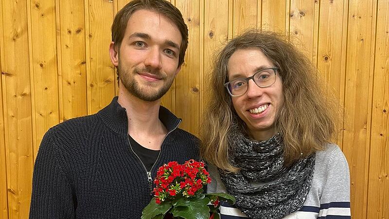 Josephine Taucher aus Erlangen kandidiert f&uuml;r die Linken im Stimmkreis Erlangen-H&ouml;chstadt. Unser Foto zeigt sie mit dem stellvertretenden Kreissprecher Jan Urbanczyk