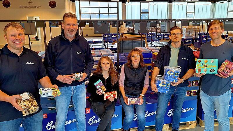 Das Team des Bahlsen-Outlets in Hallstadt kurz vor der Er&ouml;ffnung.