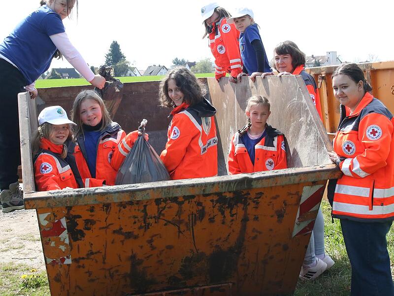 Noch haben die Helferinnen vom Jugendrotkreuz Neustadt Platz im Container.