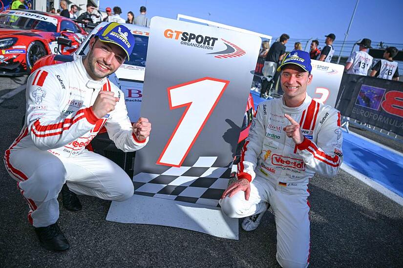 Christopher Haase (rechts) und Simon Reicher (links) feierten in Frankreich ihren dritten Saisonsieg in der GT-Open-Rennserie.