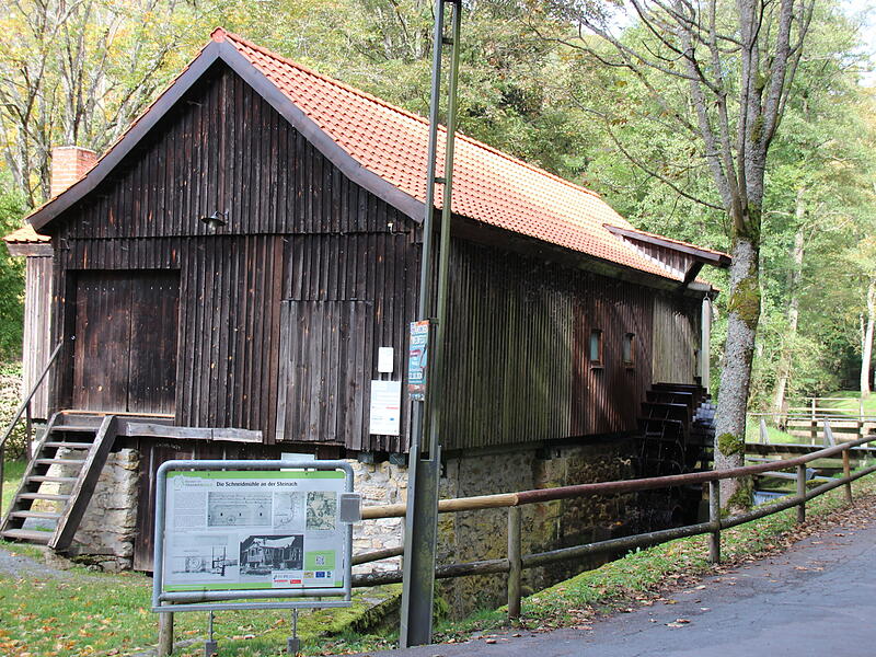 Die Schneidmühle an der Steinach wurde 1981 restauriert und erinnert heute an die einstige Nutzung als Sägewerk.