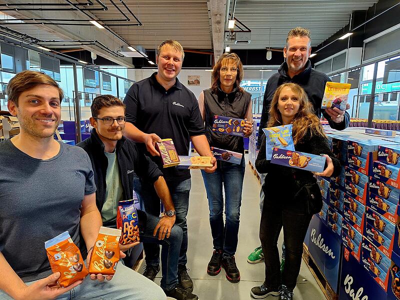 Sie freuen sich auf die Eröffnung des Bahlsen-Outlets am Laubanger (von links): Janis Plichta, Roman Zier, Stefan Peternell, Karolin Grasser, Valeria Baier und Oliver Jansen.