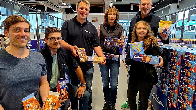 Sie freuen sich auf die Er&ouml;ffnung des Bahlsen-Outlets am Laubanger (von links): Janis Plichta, Roman Zier, Stefan Peternell, Karolin Grasser, Valeria Baier und Oliver Jansen.