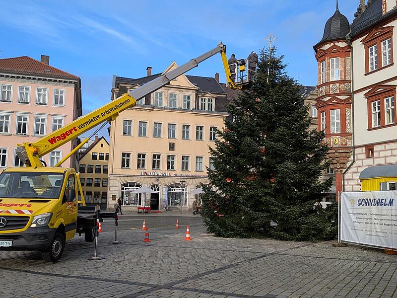 Der Marktplatz macht sich bereit f&uuml;r die Weihnachtssaison.