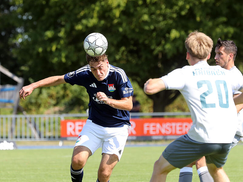 Luca Hörnes mit TSV Burgebrach in Frammersbach gefordert Als Einheit verteidigten Luca Hörnes (links) und der TSV Burgebrach den Heimsieg gegen Haibach ins Ziel. In Frammersbach will die Burger-Elf nachlegen.