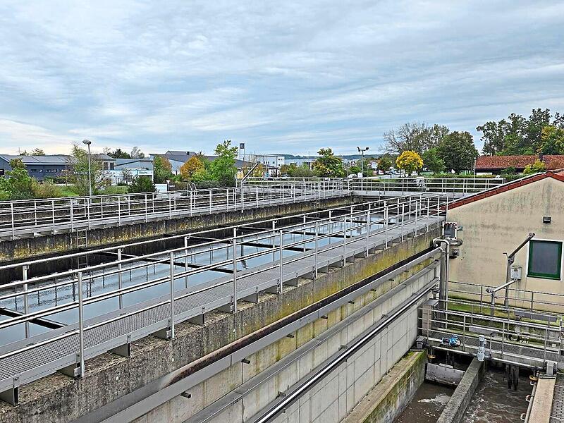 Der Beton in den Belebungsbecken ist in die Jahre gekommen und muss saniert werden.Maximilian Neumann