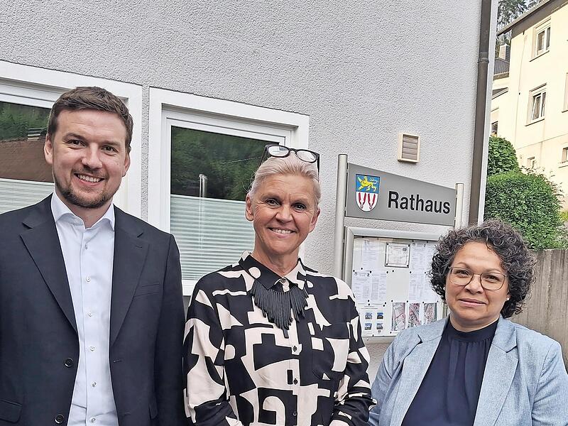 Bürgermeisterin Susanne Grebner (Mitte) mit ihren Stellvertretern Christin Neder-Brown und Jan Fischer. Bürgermeisterin Susanne Grebner (Mitte) mit ihren Stellvertretern Christin Neder-Brown und Jan Fischer.