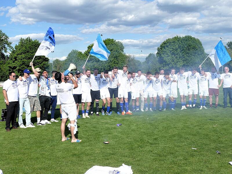 Der TSV Burgebrach bejubelt den Meistertitel in der Bezirksliga Oberfranken West nach dem 2:1 in Kemmern.TSV Burgebrach: Meister Bezirksliga West 2024/25 Der TSV Burgebrach bejubelt den Meistertitel in der Bezirksliga Oberfranken West nach dem 2:1 in Kemmern.