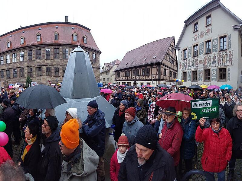 Demokratie Demo "Nie wieder ist jetzt in Bad KissingenDemokratie Demo "Nie wieder ist Jetzt" in Bad Kissingen