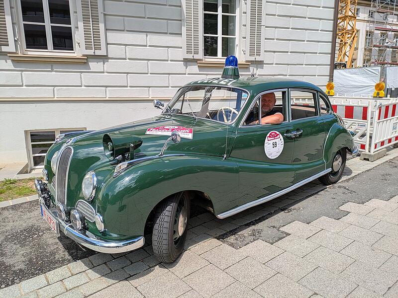 Das Polizeiauto ist ein Filmauto aus der Serie Isar 1.