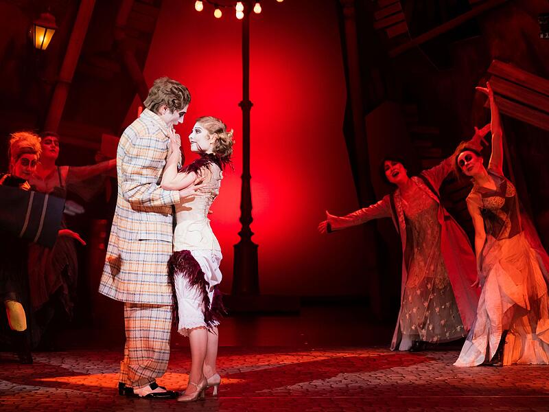 Als Neuinszenierung feierte "Die Dreigroschenoper" Premiere am Landestheater Coburg.
