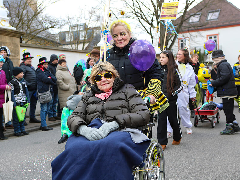 Sonnenschein und gute Laune: Der Faschingsumzug in Memmelsdorf begeistert die Massen.