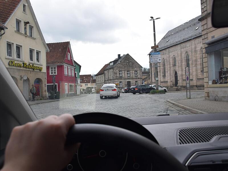 In Kronach startet unsere Reporterin den Test der Umleitungsstrecken. Etwa 167 Kilometer wird sie dabei zurücklegen. In Kronach startet unsere Reporterin den Test der Umleitungsstrecken. Etwa 167 Kilometer wird sie dabei zurücklegen.