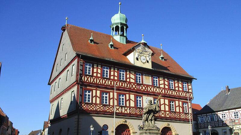 Auch auf Sehensw&uuml;rdigkeiten wie das Rathaus in Bad Staffelstein wird im neuen Beschilderungskonzept eingegangen.
