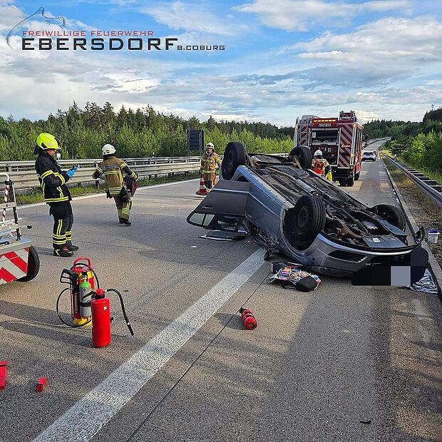 Eine eingeklemmte Person wurde aus dem Auto gerettet.
