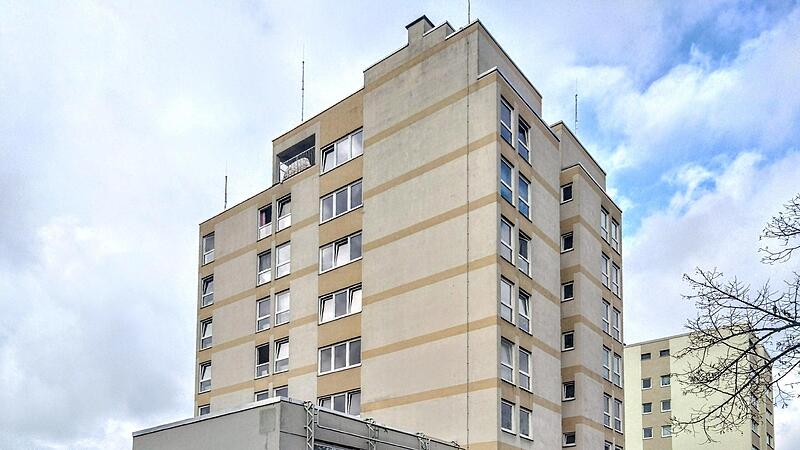 Das Alfons-Goppel-Haus in der Hindenburgstra&szlig;e wird durch einen Neubau ersetzt. Bislang sind dort 50 Wohnungen f&uuml;r Studenten untergebracht. Diese Zahl wird auf 110 ansteigen.
