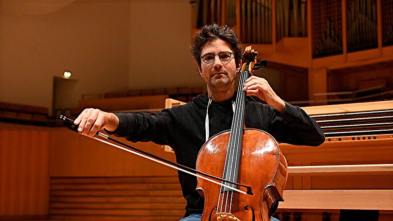 Markus Mayers spielt seit 1994 Cello bei den Bamberger Symphonikern