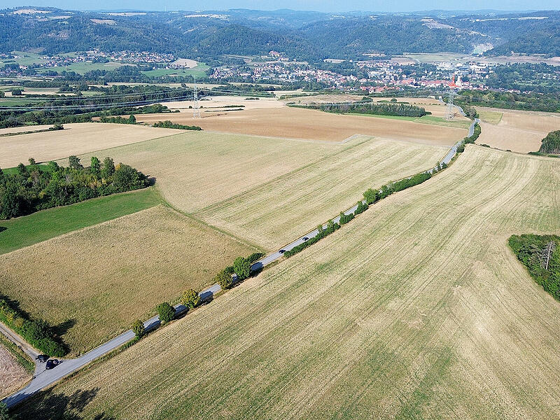 Ein hoch emotionales Thema: Sollen in Zaubach und Stadtsteinach große PV-Anlagen gebaut werden? Befürworter verweisen auf Steuereinnahmen, Gegner auf die nachhaltige Zerstörung sensibler ein weithin sichtbarer Landschaftsteile.