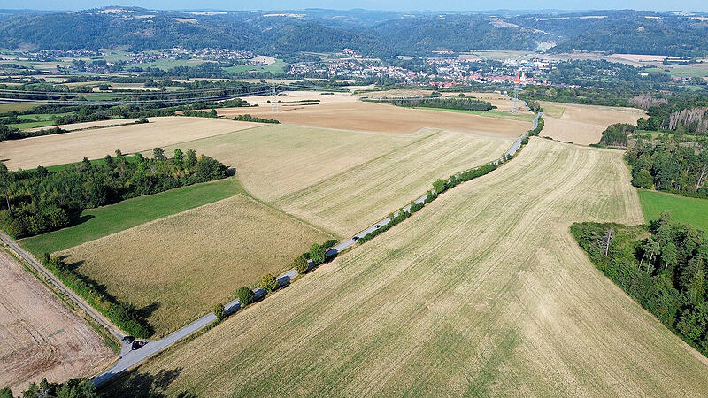 Ein hoch emotionales Thema: Sollen in Zaubach und Stadtsteinach große PV-Anlagen gebaut werden? Befürworter verweisen auf Steuereinnahmen, Gegner auf die nachhaltige Zerstörung sensibler ein weithin sichtbarer Landschaftsteile.