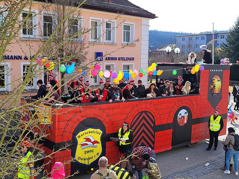 Viel los war am Faschingsdienstag, 4. März 2025, beim Faschingszug in Bad Brückenau.