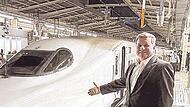 Bayerns Verkehrsminister Christian Bernreiter vor der Abfahrt mit dem Shinkansen.