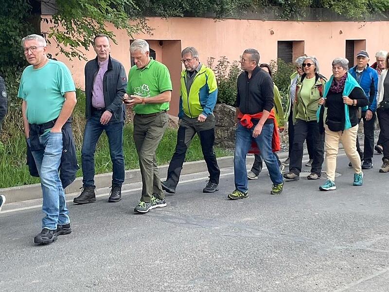 Beim lockeren Spaziergang durch die Kellergasse.