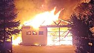 Alle Lagerhallen des Aussiedlerhofs in der Nähe von Sorg wurden Opfer der Flammen.Forchheim & Fränkische Schweiz Alle Lagerhallen des Aussiedlerhofs in der Nähe von Sorg wurden Opfer der Flammen.