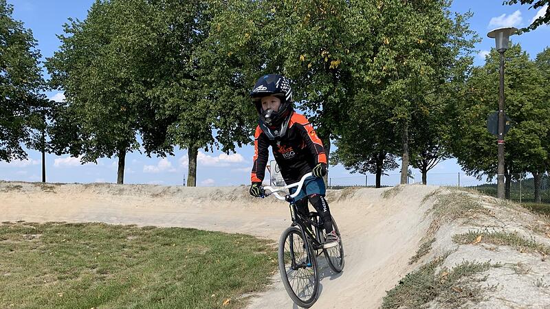 Ein Pumptrack verspricht viel Spa&szlig; f&uuml;r die Sportler, aber auch die Zuschauer.