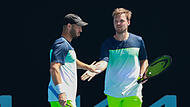 Hand drauf: Kevin Krawietz (rechts) und Tim Pütz stehen bei den Australian Open im Achtelfinale Hand drauf: Kevin Krawietz (rechts) und Tim Pütz stehen bei den Australian Open im Achtelfinale