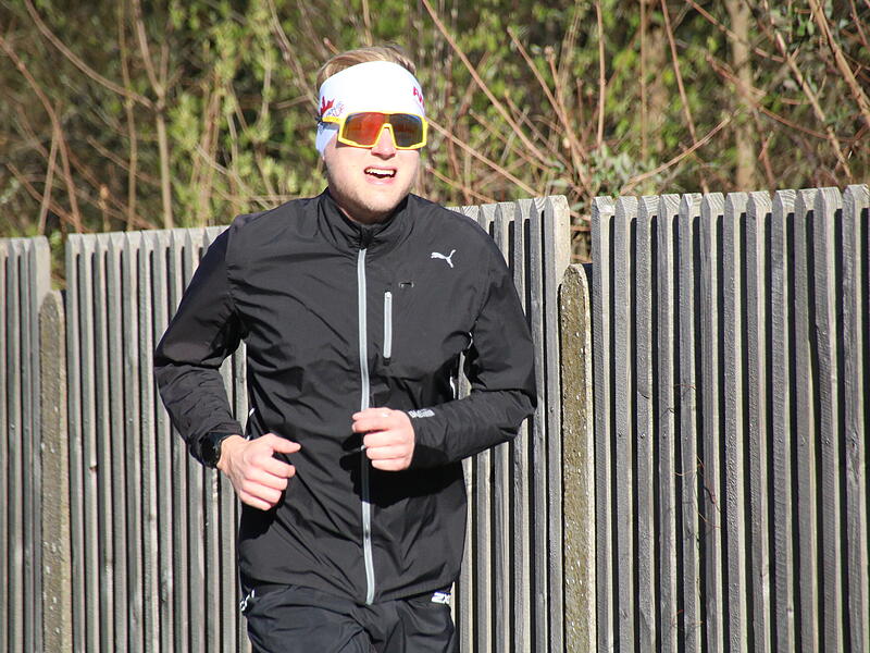 Strahlender Sonnenschein, aber nur niedrige Plusgrade erwartete die L&auml;ufer beim 19. Obermain-Marathon rund um Bad Staffelstein. Die Marathon-Strecke f&uuml;hrte wieder an den beiden Wahrzeichen der Kurstadt, dem Kloster Banz und der Basilika Vierzehnheiligen vorbei.