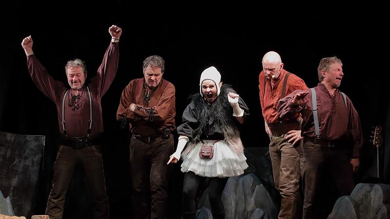 Das Musiktheater Bayerische Rauhnacht – Ein Mystical mit Schariwari ist im  Kurtheater zu sehen.