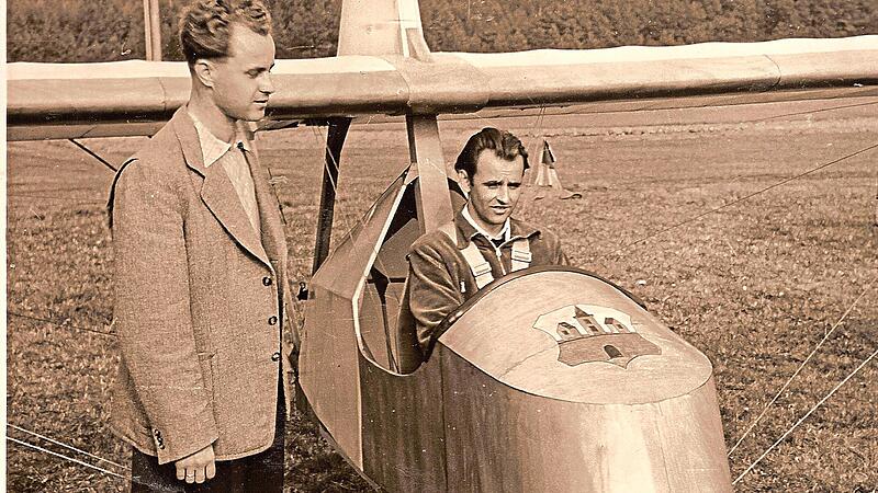 Bei einem Flugtag am 4. Oktober 1958 wurde die SG 38 auf den Namen Stadt Burgkunstadt getauft. Erwin Lauer bricht zu einem Jungfernflug mit dem Segelflieger auf, der am Bug das Stadtwappen trägt. Links im Bild Erwin Gahn. Segelfluggruppe Kordigas... Bei einem Flugtag am 4. Oktober 1958 wurde die SG 38 auf den Namen Stadt Burgkunstadt getauft. Erwin Lauer bricht zu einem Jungfernflug mit dem Segelflieger auf, der am Bug das Stadtwappen trägt. Links im Bild Erwin Gahn. Segelfluggruppe Kordigas...