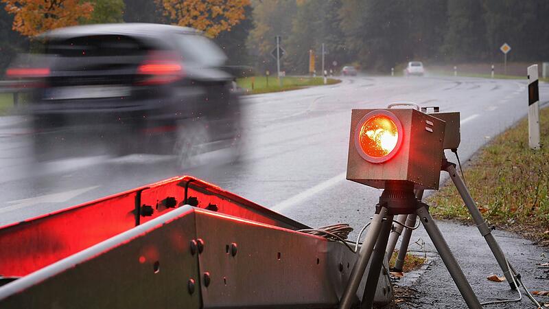 Rotlicht-Alarm: Die bayerische Polizei führt am Freitag wieder den Blitzermarathon durch.