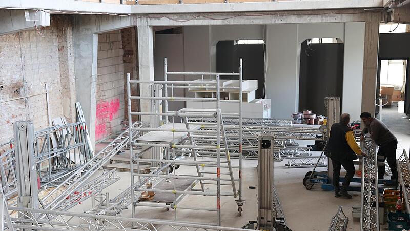 Im Turbinenhaus der Alten Spinnerei tut sich einiges: Denn zur Zeit werden dort Licht-Traversen installiert, die die Turbine zu einer Top-Party-Location machen sollen.