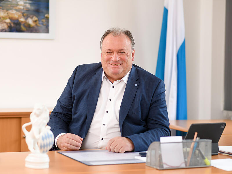 Walter Nussel (CSU) besch&auml;ftigt sich damit, Regularien f&uuml;r B&uuml;rger, Unternehmen und Beh&ouml;rden zu vereinfachen. &bdquo;Wenn wir nicht aufpassen, wird das unser Land irgendwann auf Dauer in die Handlungsunf&auml;higkeit f&uuml;hren&ldquo;, sagt der Beauftragte f&uuml;r B&uuml;rokratieabbau der Bayerischen Staatsregierung.