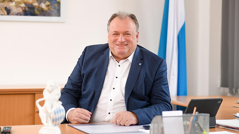 Walter Nussel (CSU) besch&auml;ftigt sich damit, Regularien f&uuml;r B&uuml;rger, Unternehmen und Beh&ouml;rden zu vereinfachen. &bdquo;Wenn wir nicht aufpassen, wird das unser Land irgendwann auf Dauer in die Handlungsunf&auml;higkeit f&uuml;hren&ldquo;, sagt der Beauftragte f&uuml;r B&uuml;rokratieabbau der Bayerischen Staatsregierung.