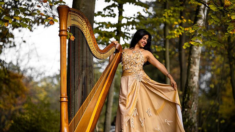 Claraliz Mora, preisgekr&ouml;nte Harfenistin, ist in der Silvesternacht in der Ordenskirche St. Georg zu h&ouml;ren.