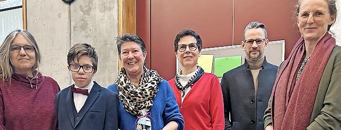 Unser Foto zeigt (von links): Gisela Geisel von der Tagesstättenleitung, Schülersprecher Nik,die Heilpädagogische Förderlehrerin Kornelia Schüler, Monika Fella, Aufsichtsratsvorsitzende der Lebenshilfe Bad Kissingen, Elternbeiratsvorsitzenden Flor... Unser Foto zeigt (von links): Gisela Geisel von der Tagesstättenleitung, Schülersprecher Nik,die Heilpädagogische Förderlehrerin Kornelia Schüler, Monika Fella, Aufsichtsratsvorsitzende der Lebenshilfe Bad Kissingen, Elternbeiratsvorsitzenden Flor...