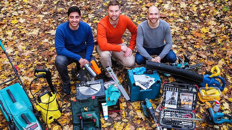 Kay Ulbig hilft mit seinem Werkzeug seinen Geschäftspartnern Dani El-Hourani (l.) und Benjamin Stark (r.) oft aus. Kay Ulbig hilft mit seinem Werkzeug seinen Geschäftspartnern Dani El-Hourani (l.) und Benjamin Stark (r.) oft aus.