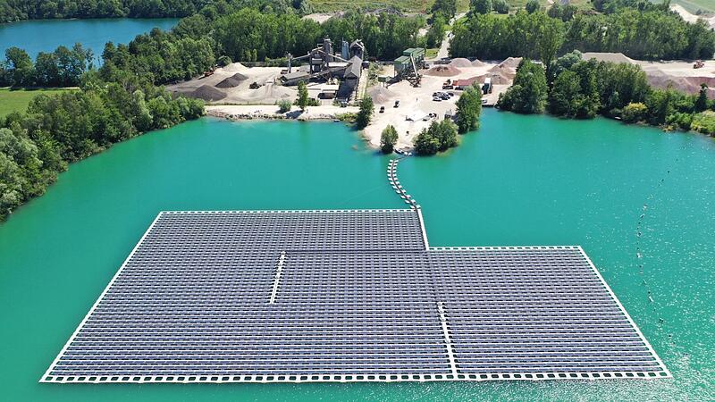 Schwimmende Photovoltaik-Anlage Schwimmende Photovoltaik-Anlage