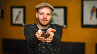 Stefan Petzold betreibt seit mehr als einem Jahr die Kaffeer&ouml;sterei R&ouml;stmal in G&ouml;&szlig;weinstein. Seine Mission: Leidenschaft f&uuml;r Kaffee wecken. Sein Fazit: Es funktioniert.