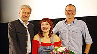 Landrat Klaus Löffler mit den beiden Hauptdarstellern des Imagefilms Nadja Geuther und Alexander Löffler.