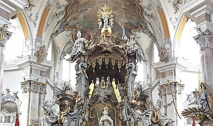Auch die Basilika Vierzehnheiligen ist in diesen Tagen wieder Ziel vieler Pilgerinnen und Pilger. Sie alle kommen zum Gnadenort, um nicht nur während der Bitttage um ein gutes Miteinander in der Gesellschaft zu beten. Auch die Basilika Vierzehnheiligen ist in diesen Tagen wieder Ziel vieler Pilgerinnen und Pilger. Sie alle kommen zum Gnadenort, um nicht nur während der Bitttage um ein gutes Miteinander in der Gesellschaft zu beten.