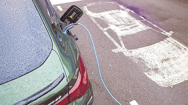 Ab Mai fördert die Regierung den Kauf und das Leasing von rein batteriebetriebenen Fahrzeugen. Ab Mai fördert die Regierung den Kauf und das Leasing von rein batteriebetriebenen Fahrzeugen.