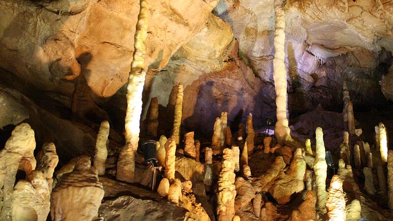 Der „Kerzensaal“ in der Binghöhle in Streitberg.Forchheim & Fränkische Schweiz Der „Kerzensaal“ in der Binghöhle in Streitberg.